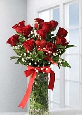 cam vazoda 9 adet gül